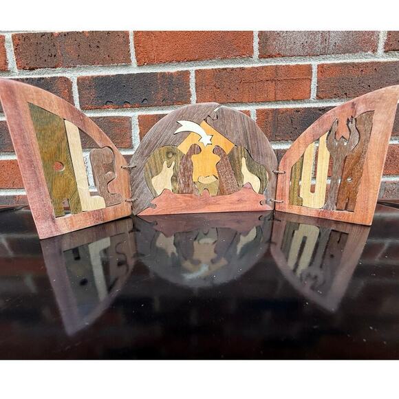 Wooden Nativity Sign with "Aleluyah" Inlay - Picture 1 of 5
